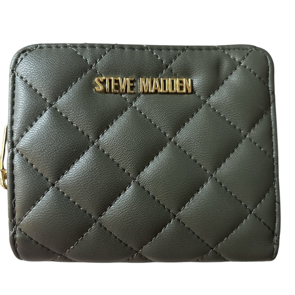 New Steve Madden Quilted green wallet
